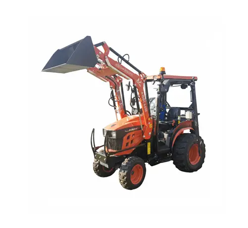 Malotraktor Avenger 26 s vytápěnou kabinou a travními koly pro celoroční údržbu.